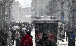 İstanbullular kışlıkları kaldırmasın: Kar kapıya dayandı!