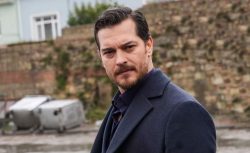 Vefalı dost Çağatay Ulusoy’dan alkışlanan hareket!